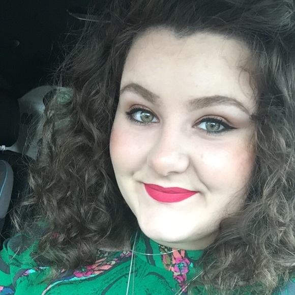 Meet your Posher, Emilee - Picture 1 of 1